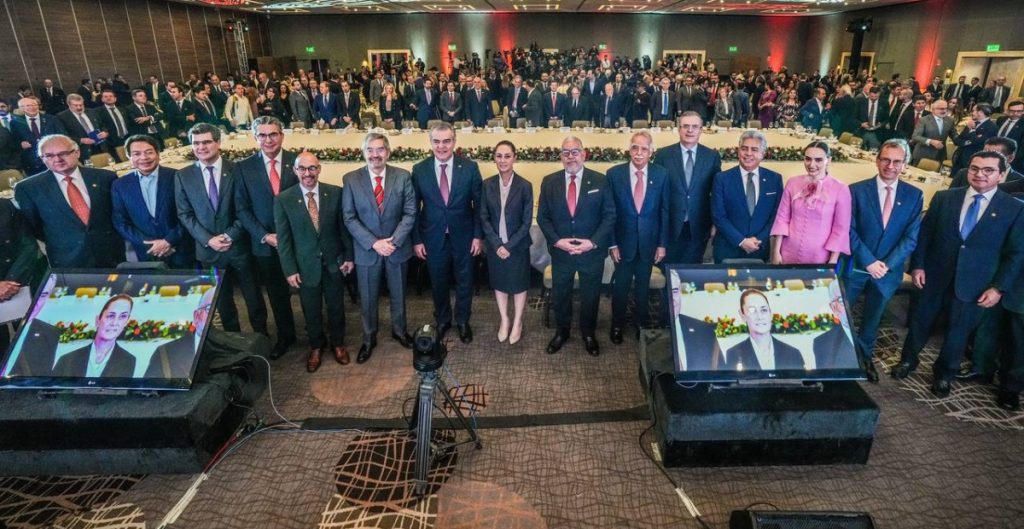 Con la reforma al Poder Judicial no se busca concentrar el poder, dice Sheinbaum a empresarios