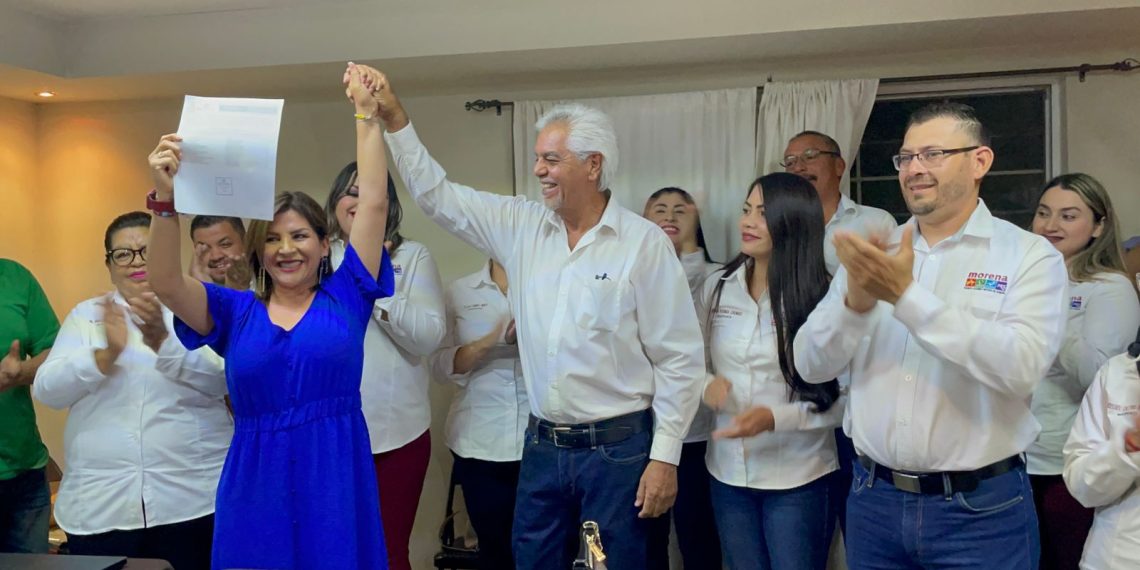 Entrega de Constancia de Mayoría a la Lic. Esmeralda González