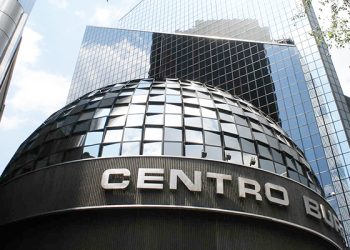 Triunfo de Sheinbaum propicia ‘lunes negro’ a peso y Bolsa