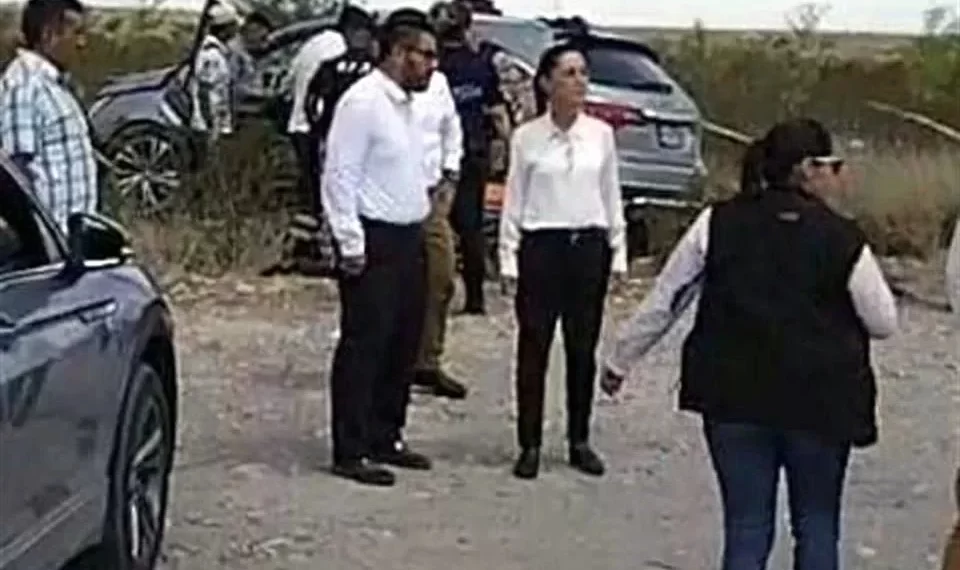 Choca vehículo de comitiva de Sheinbaum; muere uno