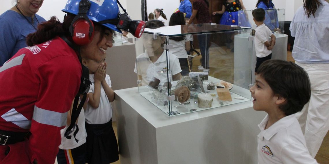 Disfruta niñez de la ciencia a través de la minería