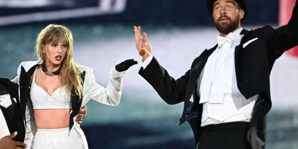 Travis Kelce aparece como bailarín en concierto de Taylor Swift