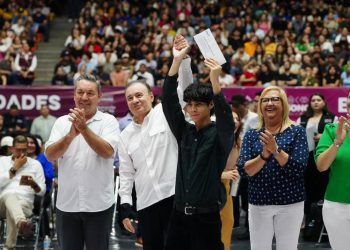 Beneficia Gobernador Durazo a más de 13 mil 900 estudiantes de universidades públicas con entrega de becas