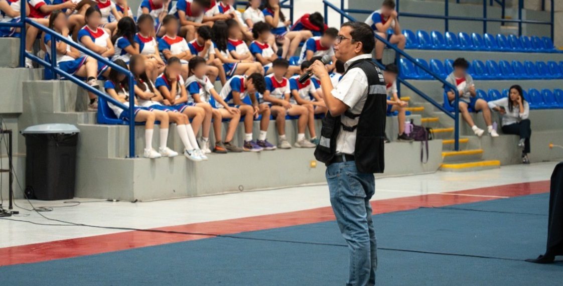 Acerca Seguridad Pública programas de prevención de delitos a alumnos del Colegio Regis Hermosillo