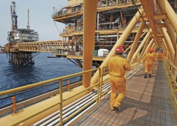 Enfrenta incertidumbre sector petrolero