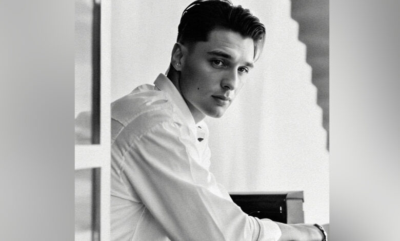 Peso Pluma sorprende con nuevo corte de cabello