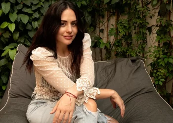 Zuria Vega responde a la polémica por interpretar a la esposa de Mario Bezares en “¿Quién lo mató?”