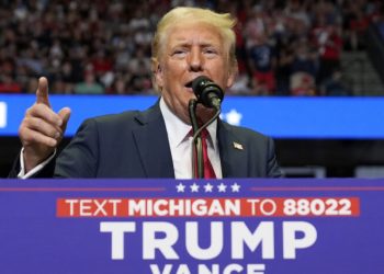 Se burla Trump de Ebrard: ‘tiene un IQ de 50’… AMLO ‘ya no es presidente de México’