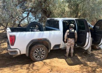 Balean a familia de turistas estadounidenses en carretera Caborca-Sonoyta