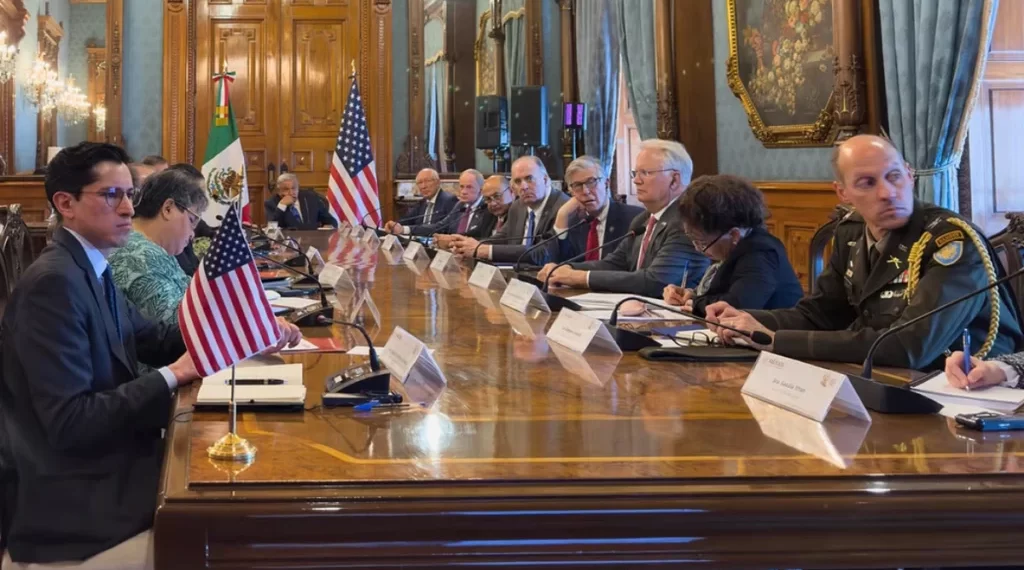 Recibe AMLO a congresistas de EU