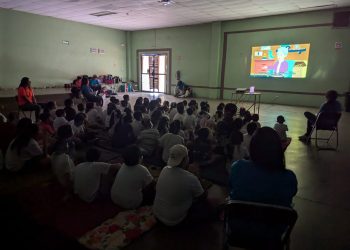 Después de una buena función de cine, las Niñas y los Niños conocieron y pintaron sus derechos en estas vacaciones