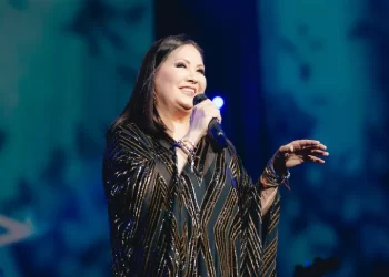 Ana Gabriel aclara que “Simplemente Amigos” no es para Verónica Castro