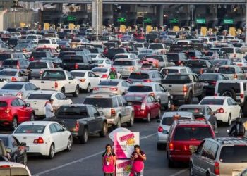 Fallo informático crea caos peatonal y vehicular en frontera de EE.UU. y México