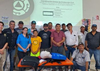 Capacita Sagarhpa a pescadores y buzos en prevención de incidentes con tiburones