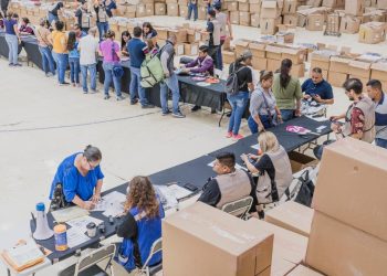Supervisa SEC entrega de uniformes y zapatos escolares gratuitos