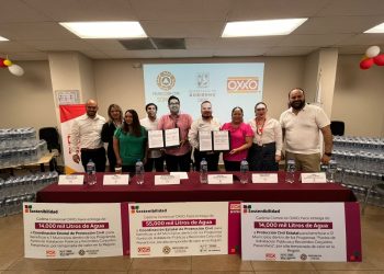 Firma convenio Protección Civil y Oxxo para la entrega de agua a población vulnerable