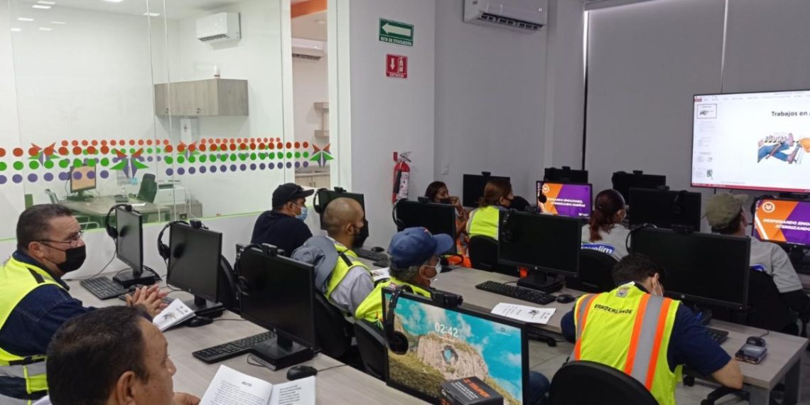 Exhorta ISEA a aprovechar los servicios de las Plazas Comunitarias 