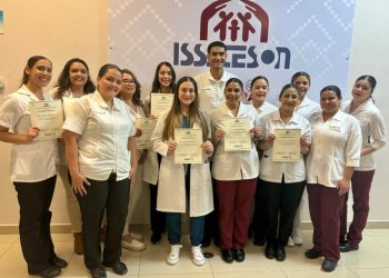 Terminan 51 estudiantes el servicio social en Isssteson
