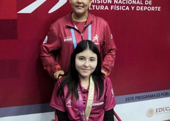 Estudiante de Cecyte cumple su sueño de culminar sus estudios de bachillerato