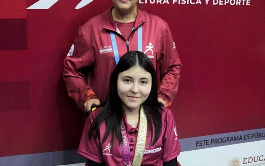 Estudiante de Cecyte cumple su sueño de culminar sus estudios de bachillerato