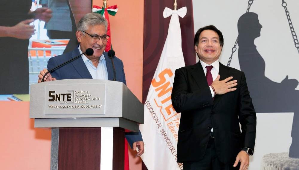 Se reúne Mario Delgado con cúpula del SNTE