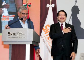 Se reúne Mario Delgado con cúpula del SNTE