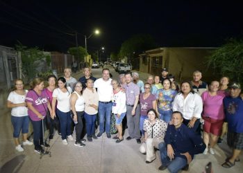 Entrega Toño Astiazarán pavimento largamente esperado en la colonia Internacional