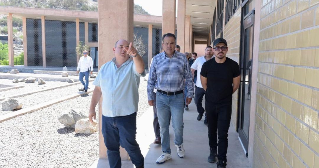 Acuerda Toño Astiazarán con titular de SEDATU mejoras al Centro Cultural Ágora