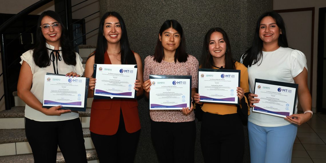 Presentan estudiantes su tesis en tres minutos