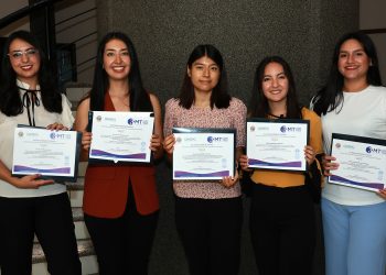 Presentan estudiantes su tesis en tres minutos