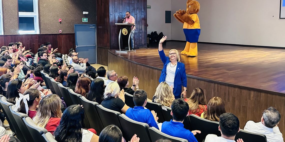 Anuncia rectora construcción de nuevo edificio; da bienvenida a estudiantes de Cajeme y Navojoa