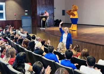 Anuncia rectora construcción de nuevo edificio; da bienvenida a estudiantes de Cajeme y Navojoa