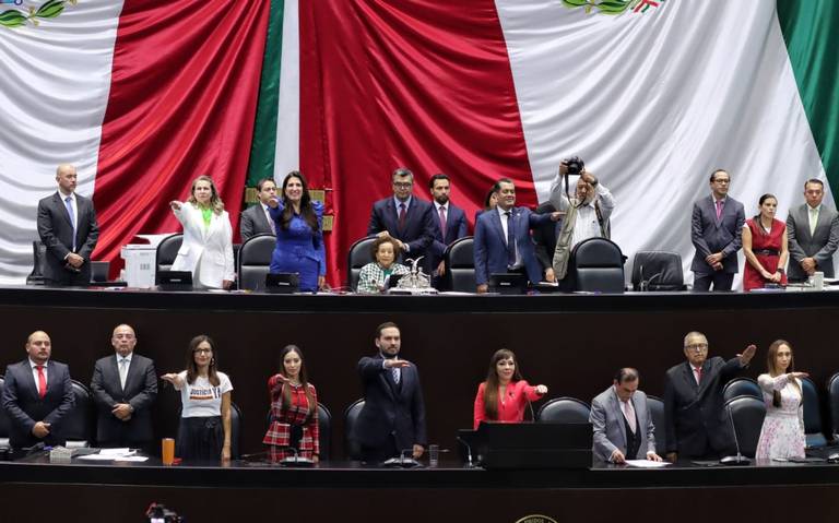 Rinden protesta diputados y senadores en el Congreso de la Unión que domina la 4T