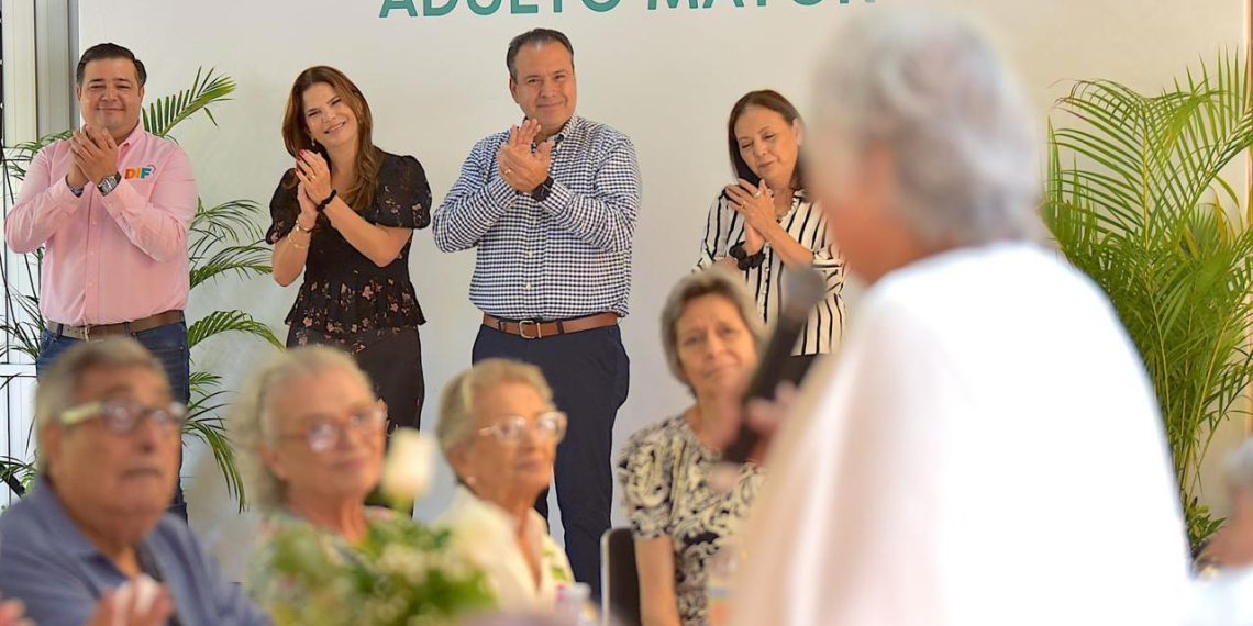 Celebran Patricia Ruibal y Antonio Astiazarán a abuelas y abuelos en su día