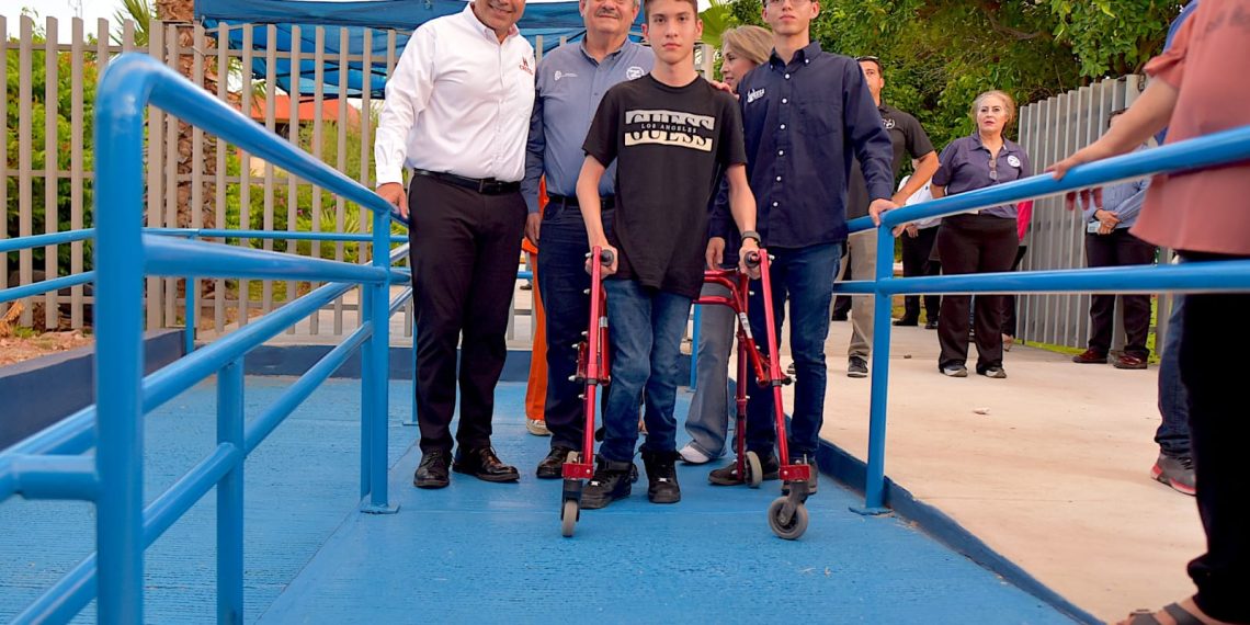 Entrega Toño Astiazarán obra en beneficio de estudiantes del ITH