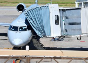 Autoridades federales investigan hallazgo de feto dentro de avión en Hermosillo