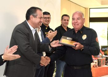 Son Bomberos de Hermosillo un ejemplo, afirma Antonio Astiazarán