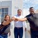 Entrega Toño Astiazarán una vivienda rescatada a pareja con discapacidad auditiva