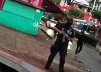 Desfila grupo armado en cinco municipios de Chiapas