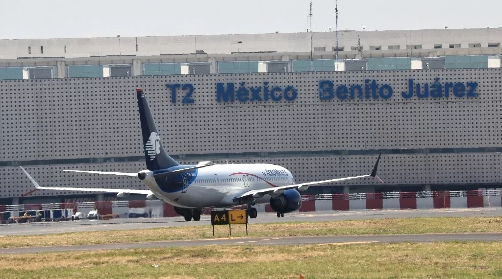 Firman acuerdo para que Semar asuma control de aeropuertos