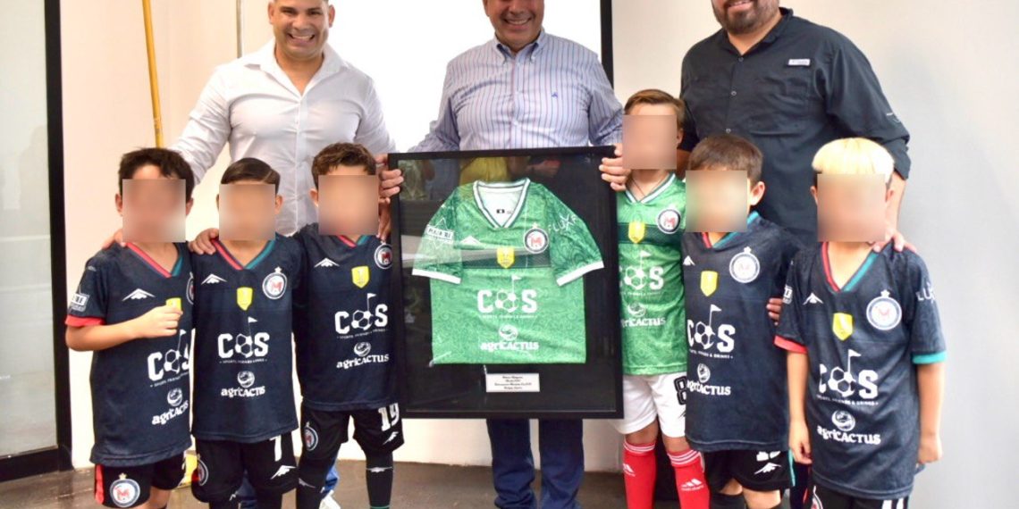 Conoce Toño Astiazarán a subcampeones hermosillenses del Mundialito Futbol Base
