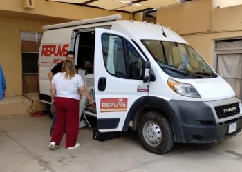 Acerca SSP servicio a población de Altar para regularizar vehículos a través de módulo móvil 