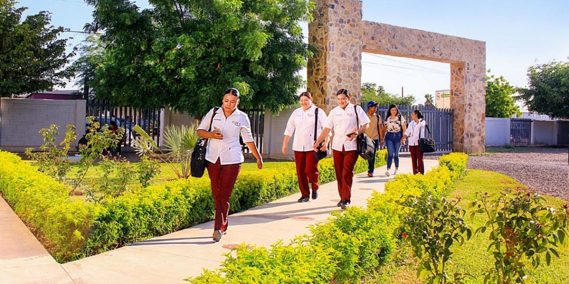 Inician clases más de 16 mil estudiantes en la UES