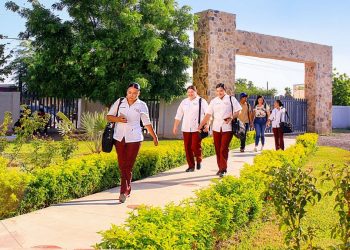 Inician clases más de 16 mil estudiantes en la UES