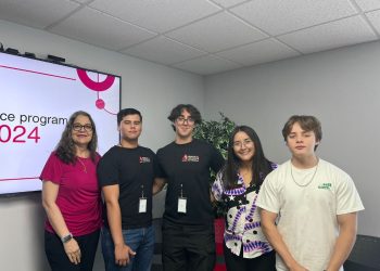 Estudiantes de Cobach Sonora se gradúan de programa de aprendizaje en empresa aeroespacial