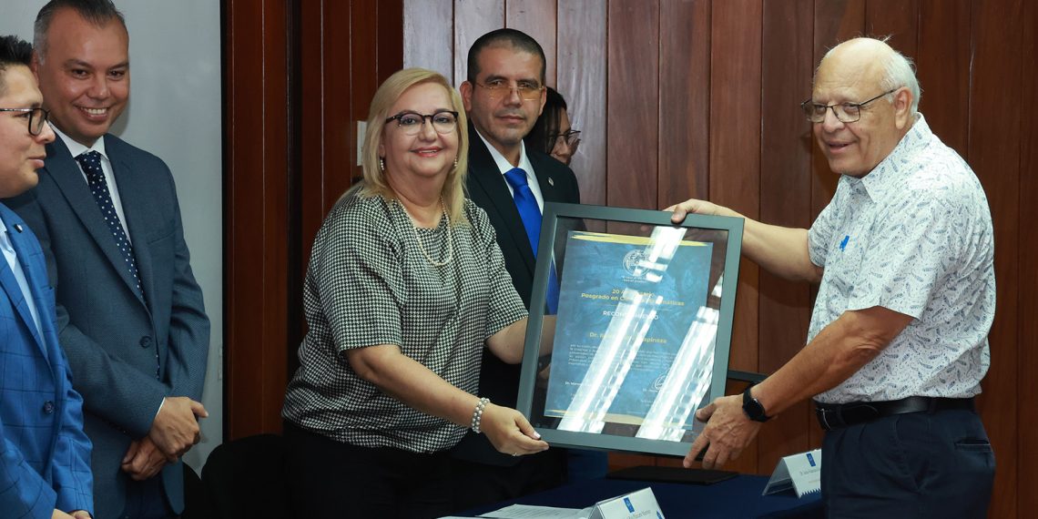 Festejan vigésimo aniversario del Posgrado en Ciencias Matemáticas