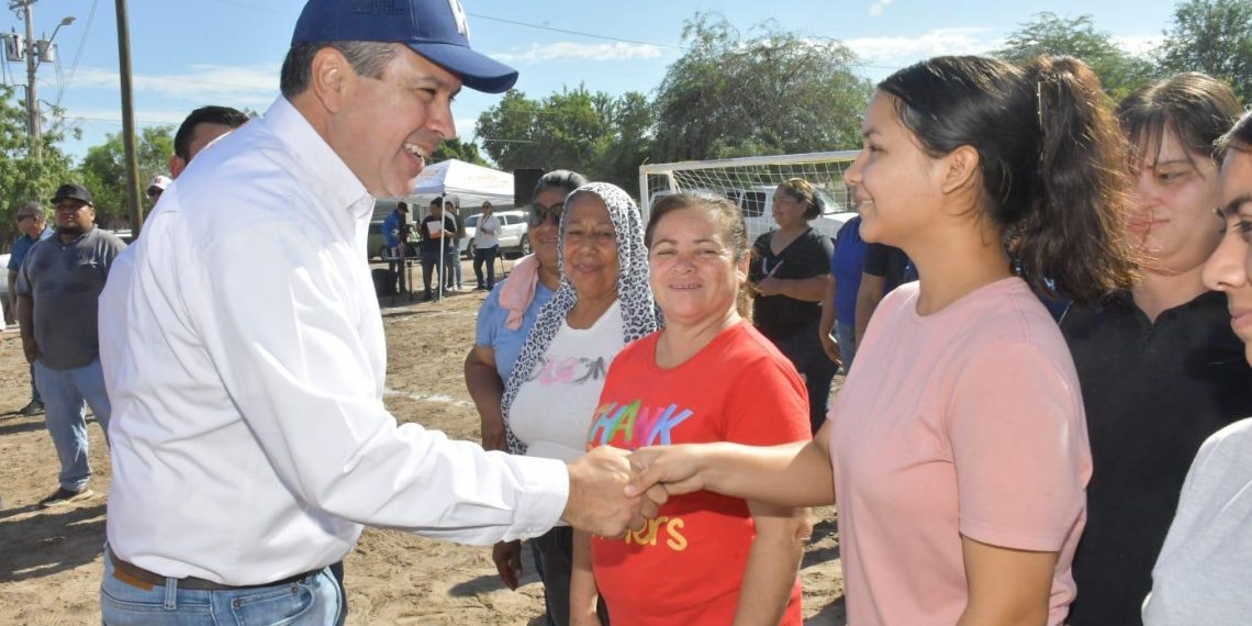 Entrega Toño Astiazarán dos parques en Poblado Miguel Alemán