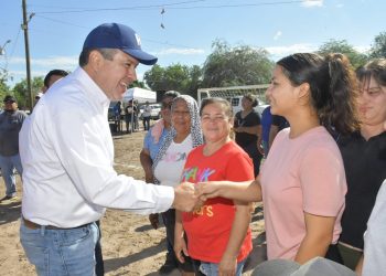 Entrega Toño Astiazarán dos parques en Poblado Miguel Alemán