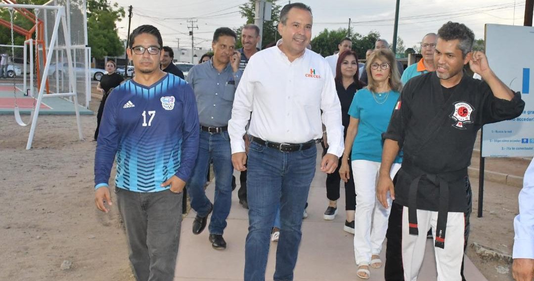 Entrega Toño Astiazarán remodelación de parque en la Sonacer