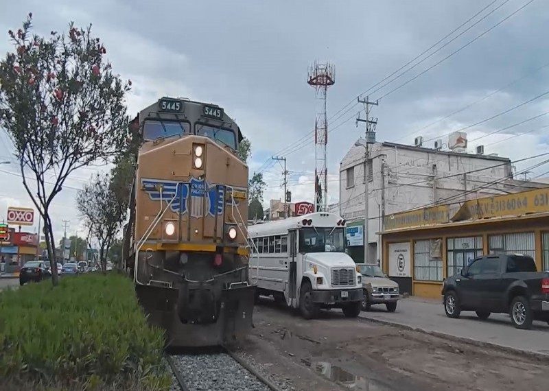 Obstaculiza tren comercio entre México y EU